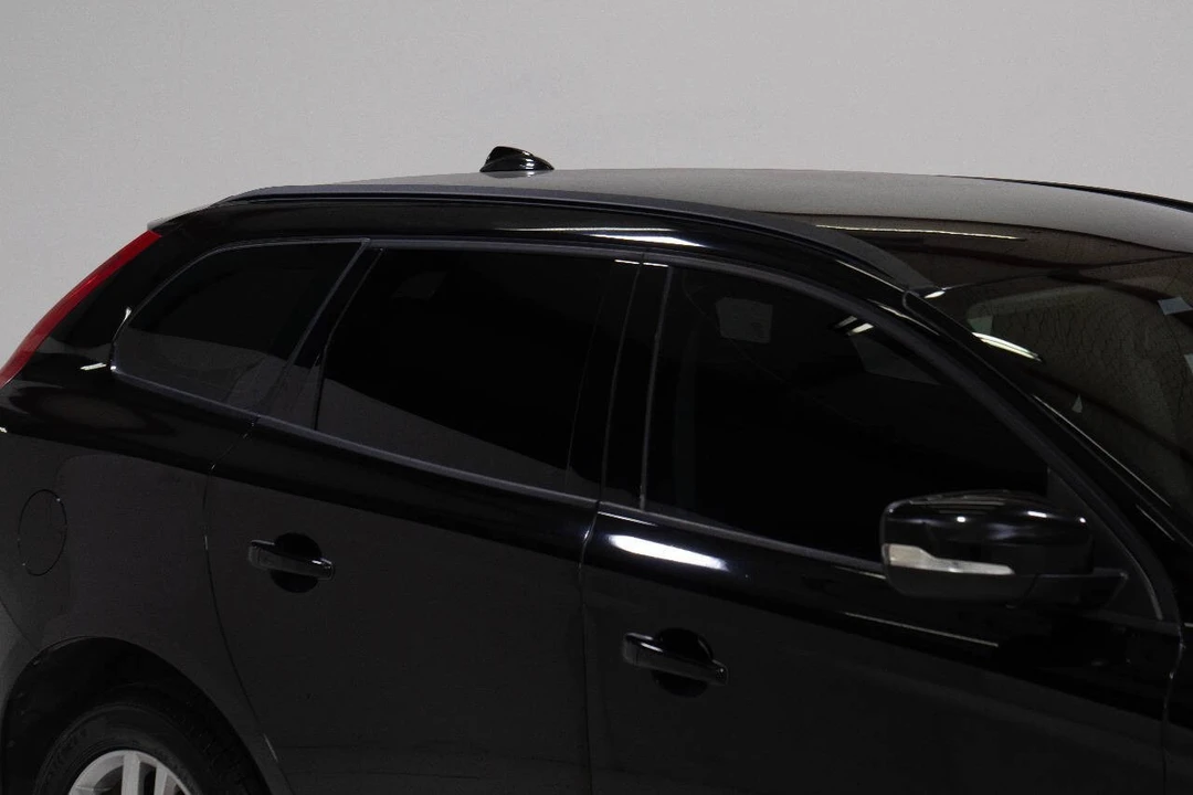 2017 Volvo XC60 1st Gen - Image 11 of 21