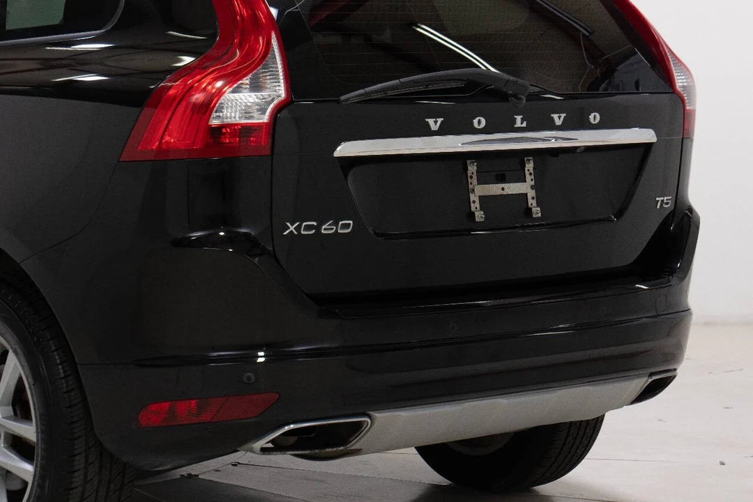 2017 Volvo XC60 1st Gen - Image 14 of 21
