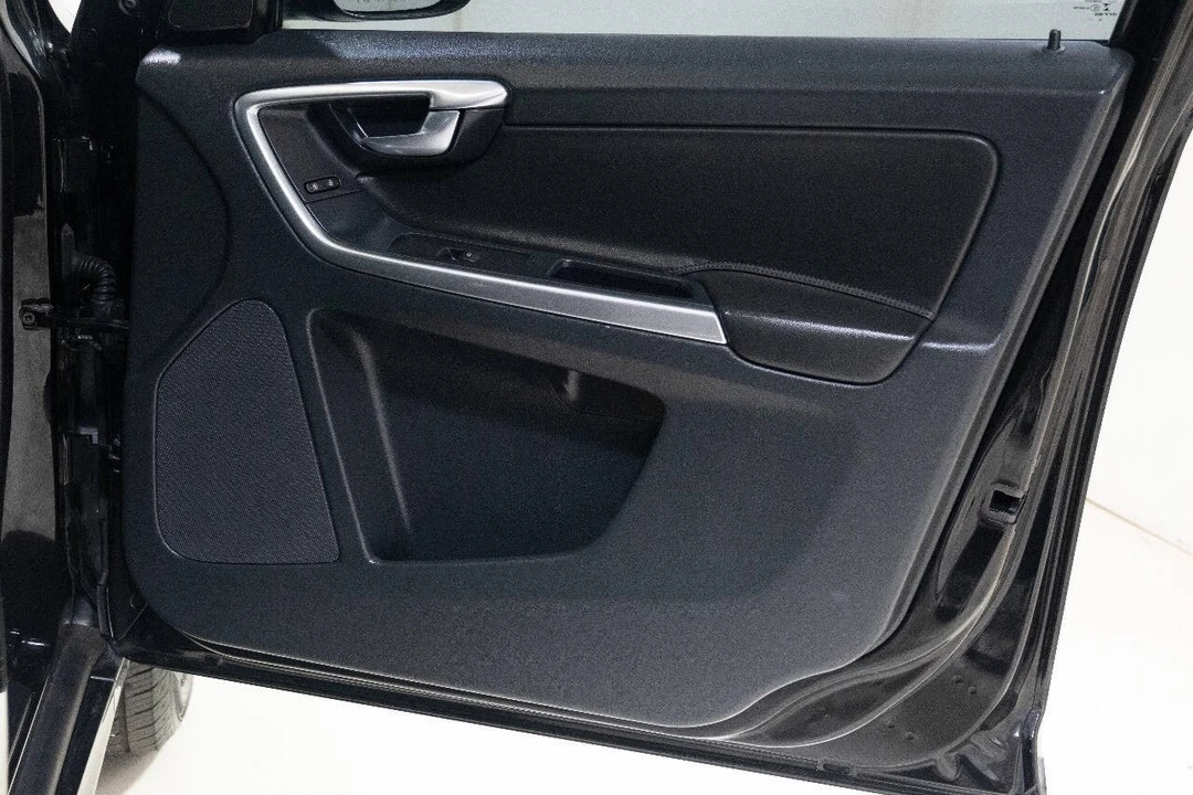 2017 Volvo XC60 1st Gen - Image 22 of 31