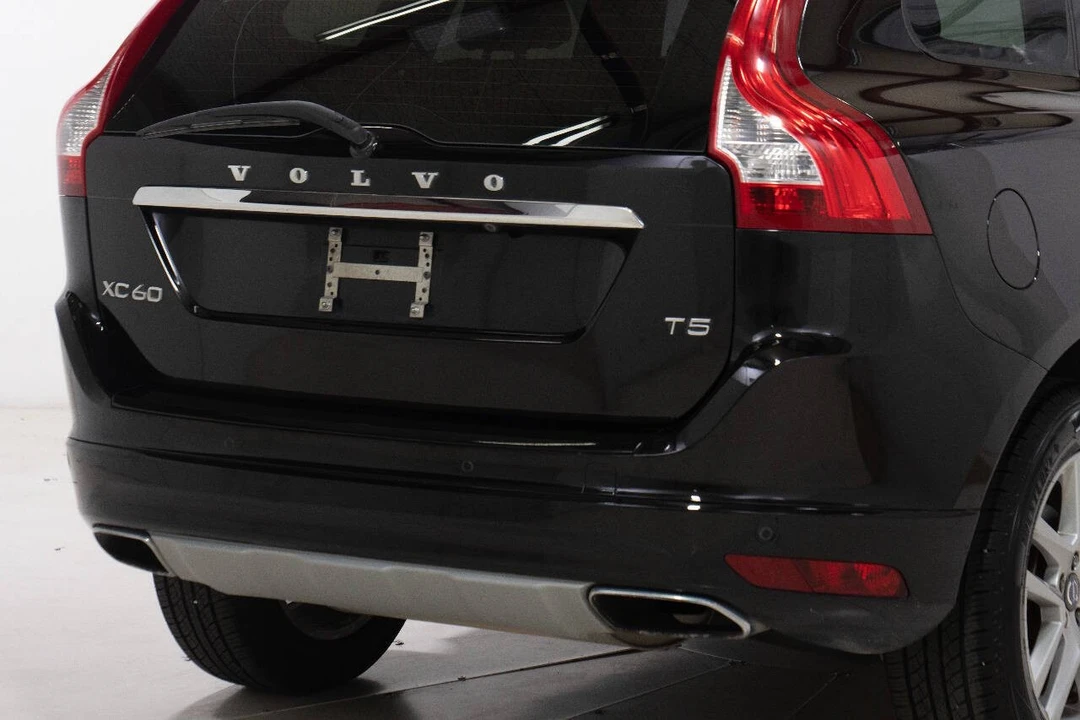 2017 Volvo XC60 1st Gen - Image 13 of 21