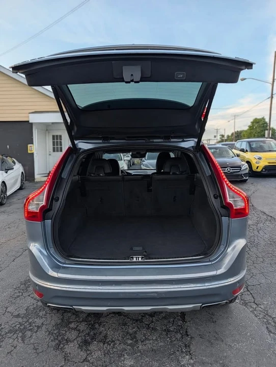 2017 Volvo XC60 1st Gen - Image 9 of 20