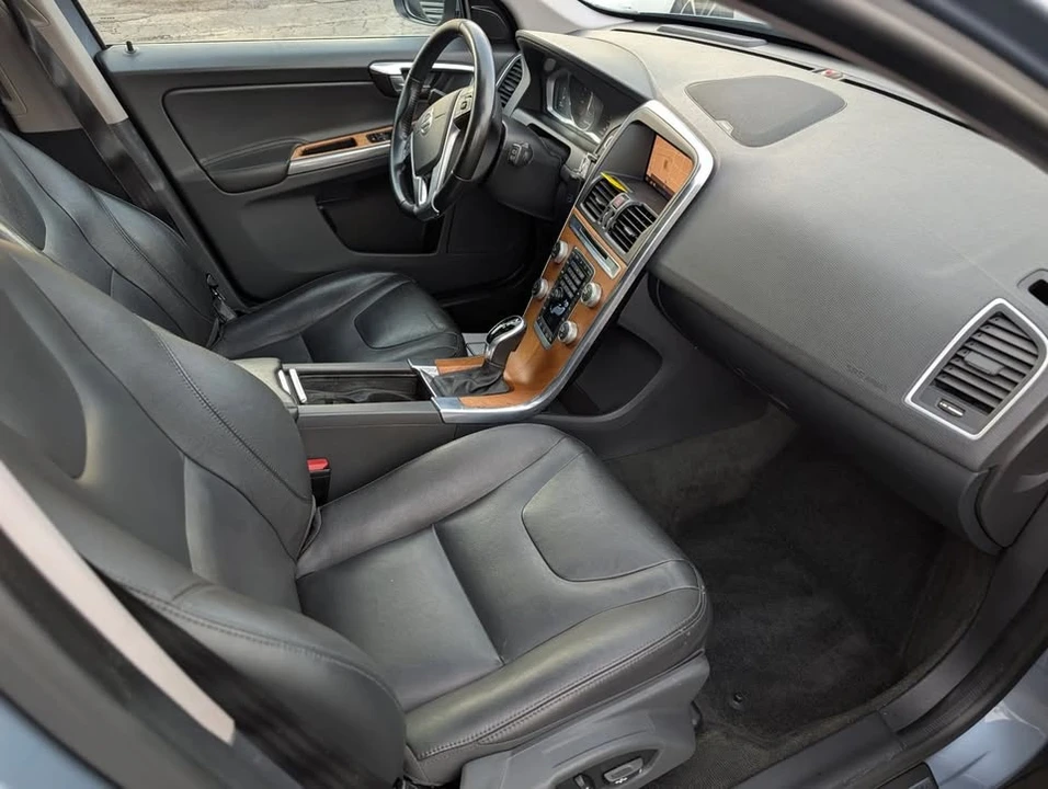 2017 Volvo XC60 1st Gen - Image 19 of 20