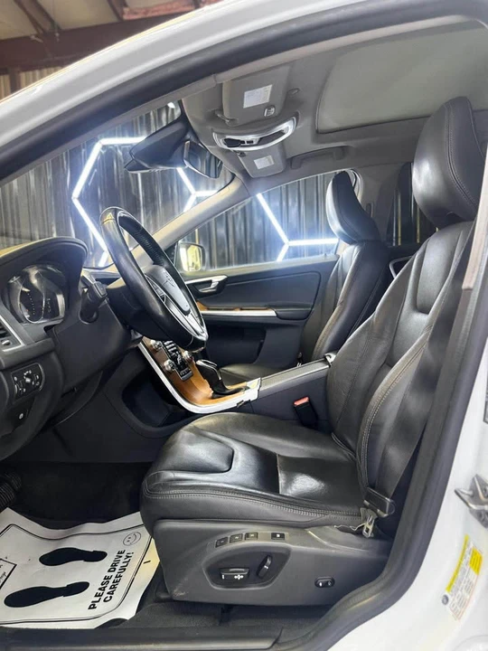 2017 Volvo XC60 1st Gen - Image 6 of 9