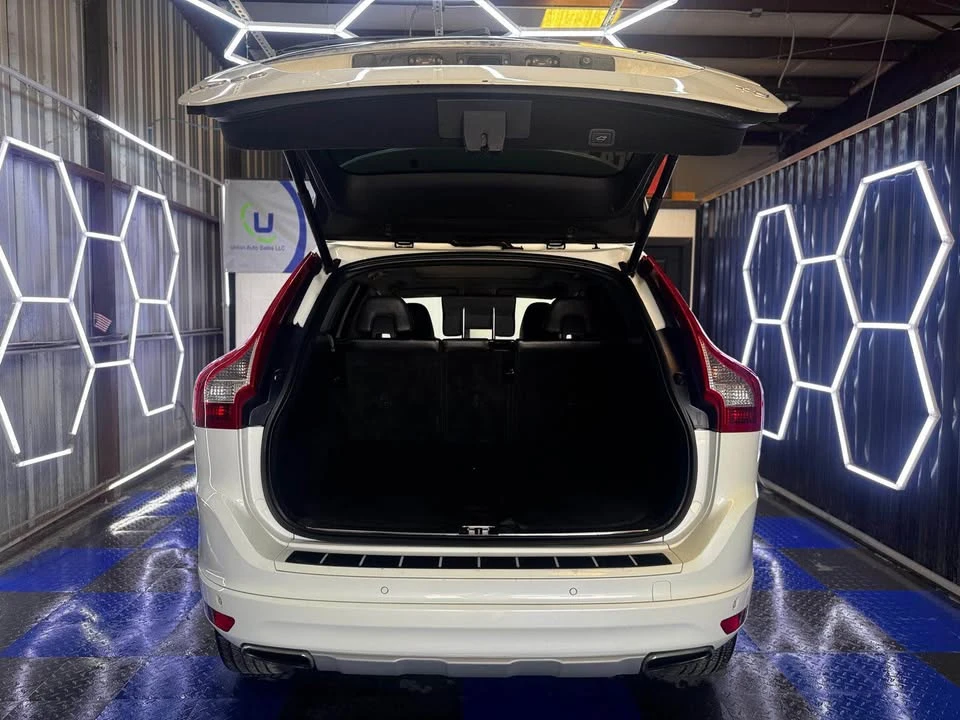 2017 Volvo XC60 1st Gen - Image 9 of 9