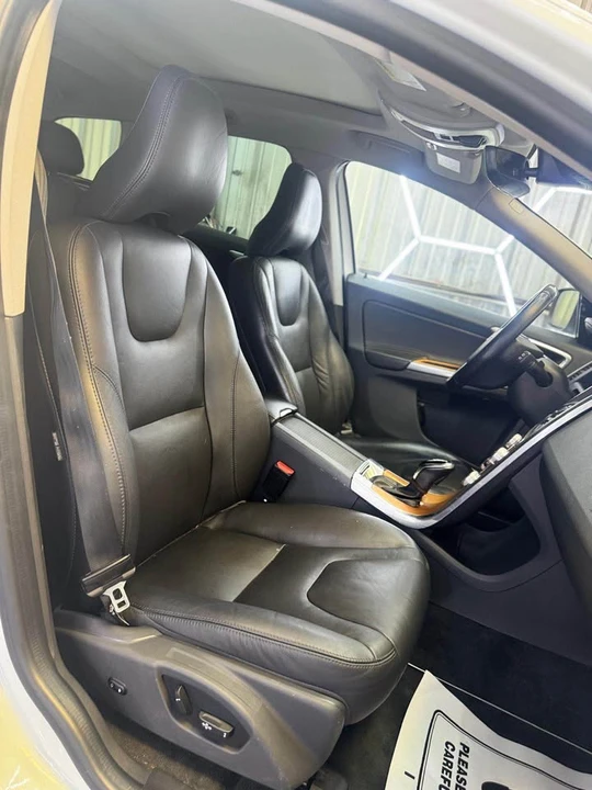 2017 Volvo XC60 1st Gen - Image 5 of 9