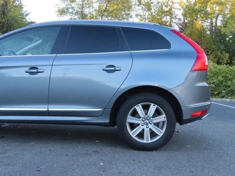 2017 Volvo XC60 1st Gen - Image 7 of 12