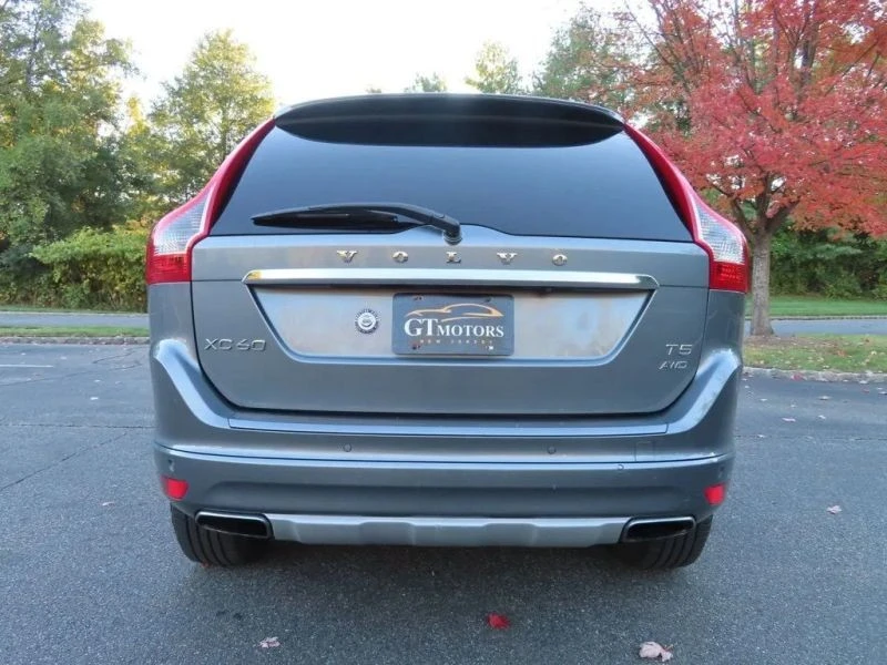 2017 Volvo XC60 1st Gen - Image 9 of 12