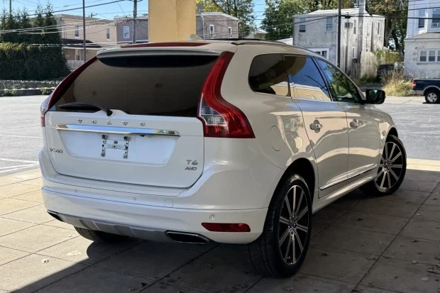 2017 Volvo XC60 1st Gen - Image 2 of 8