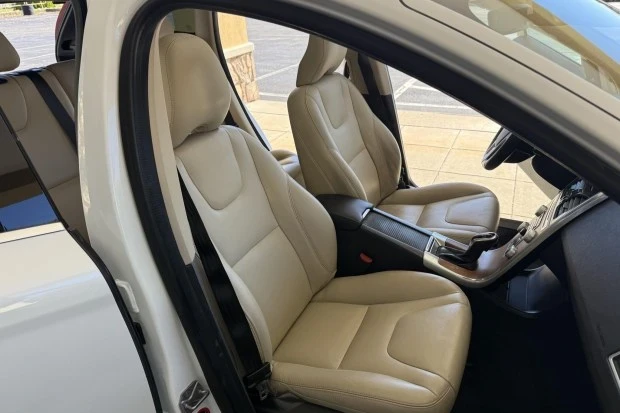 2017 Volvo XC60 1st Gen - Image 4 of 8