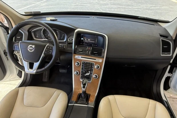 2017 Volvo XC60 1st Gen - Image 5 of 8
