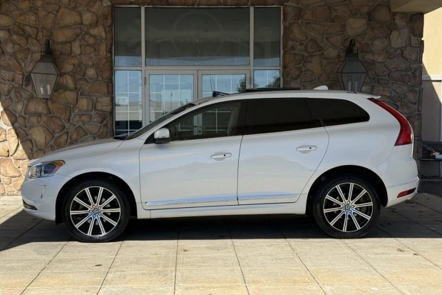 2017 Volvo XC60 1st Gen - Image 3 of 8