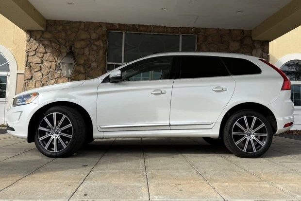 2017 Volvo XC60 1st Gen - Image 3 of 8