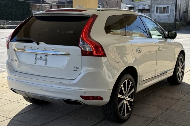 2017 Volvo XC60 1st Gen - Image 2 of 8