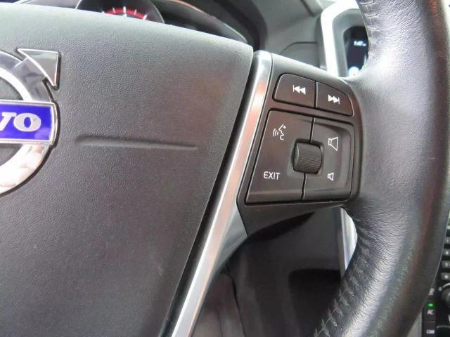 2017 Volvo XC60 1st Gen - Image 16 of 21