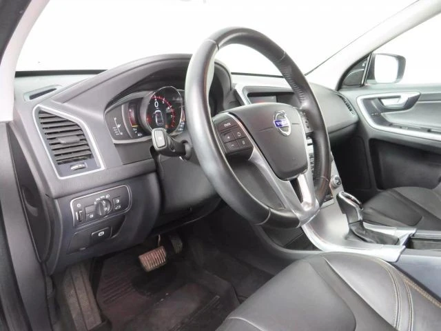 2017 Volvo XC60 1st Gen - Image 9 of 12