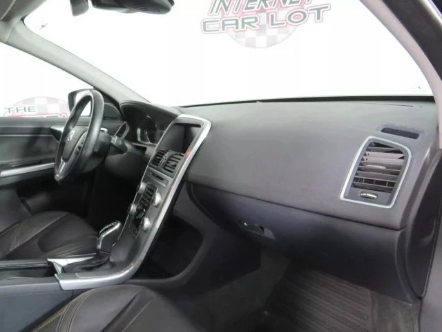 2017 Volvo XC60 1st Gen - Image 11 of 12