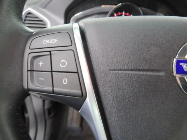 2017 Volvo XC60 1st Gen - Image 15 of 21