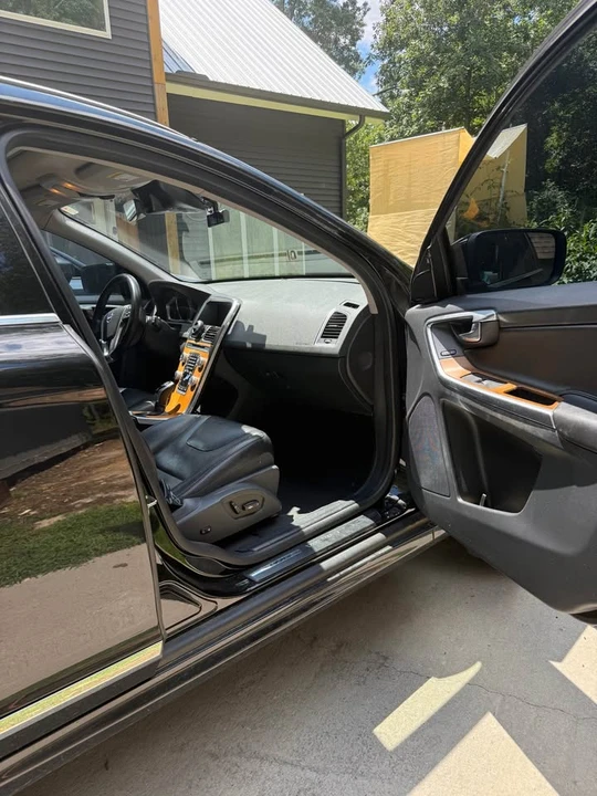 2017 Volvo XC60 1st Gen - Image 12 of 15