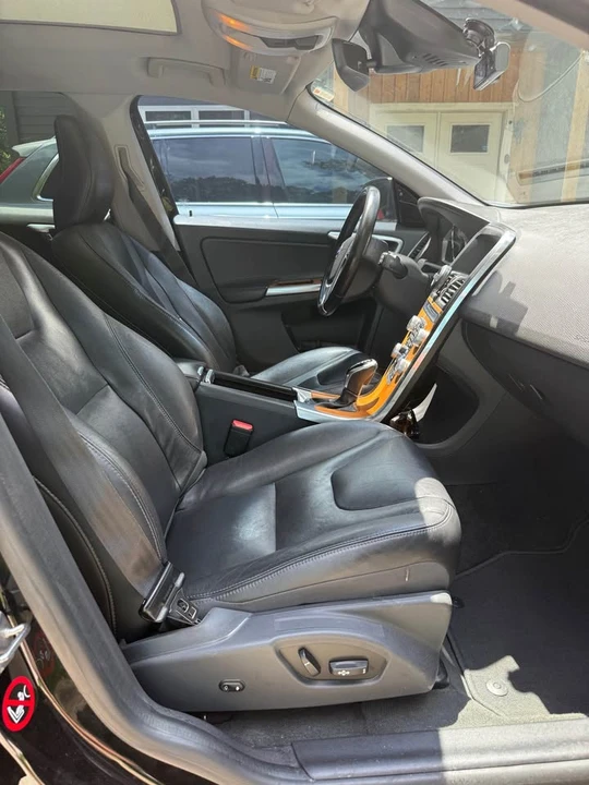 2017 Volvo XC60 1st Gen - Image 13 of 15