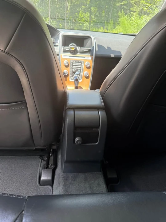 2017 Volvo XC60 1st Gen - Image 9 of 15