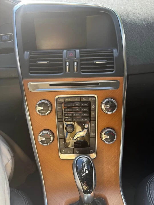 2017 Volvo XC60 1st Gen - Image 3 of 15
