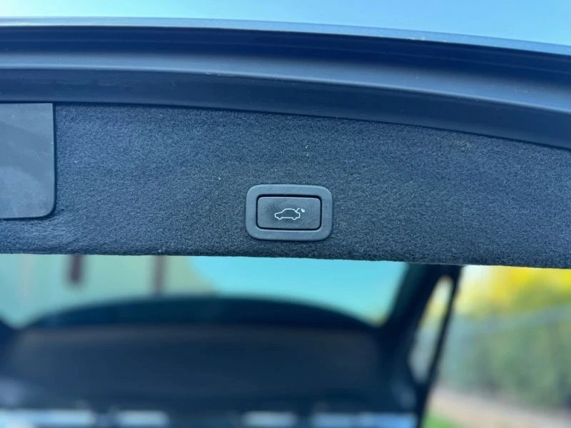 2017 Volvo XC60 1st Gen - Image 11 of 12