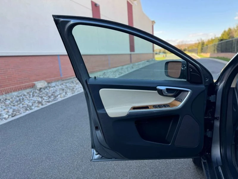 2017 Volvo XC60 1st Gen - Image 12 of 12