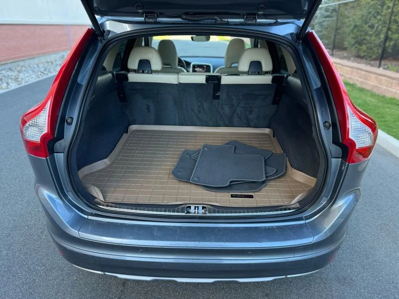2017 Volvo XC60 1st Gen - Image 10 of 12