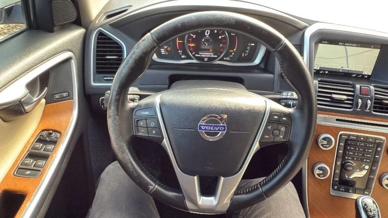 2017 Volvo XC60 1st Gen - Image 10 of 12