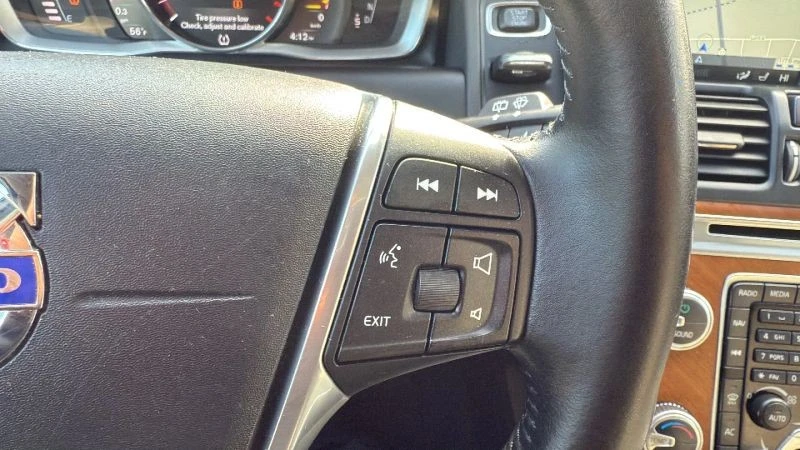 2017 Volvo XC60 1st Gen - Image 11 of 12