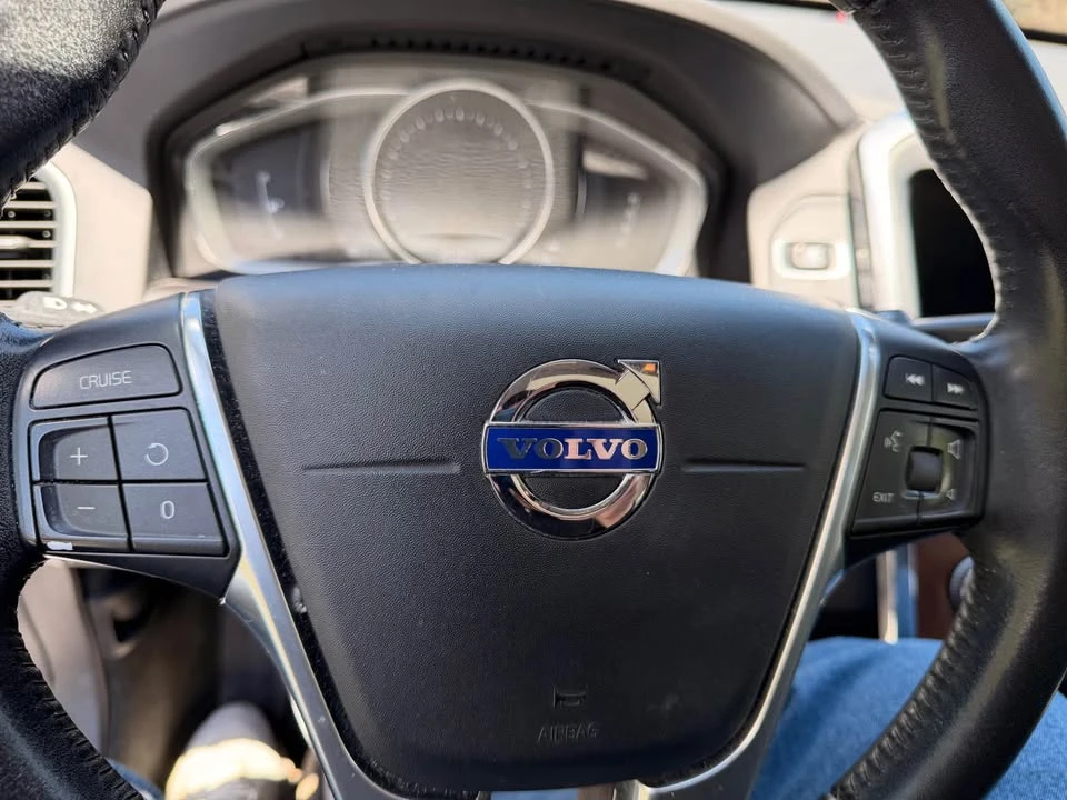 2017 Volvo XC60 1st Gen - Image 13 of 21