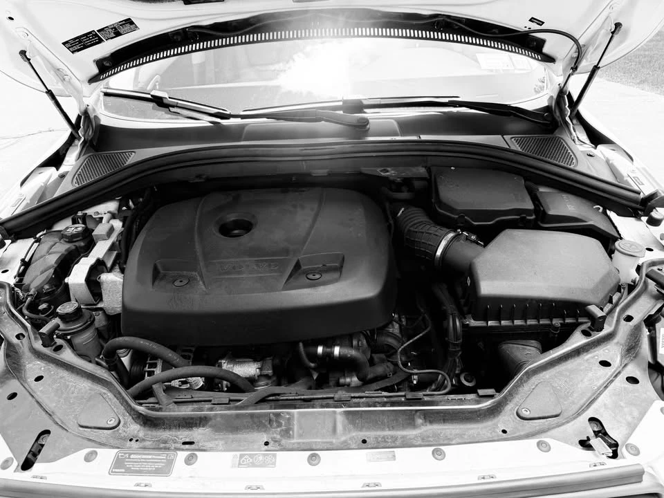 2017 Volvo XC60 1st Gen - Image 14 of 21