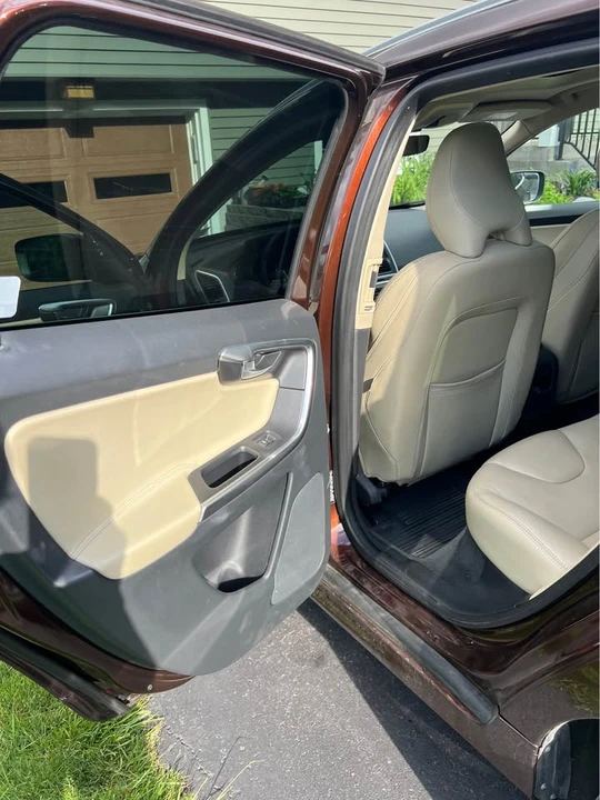 2017 Volvo XC60 1st Gen - Image 13 of 14
