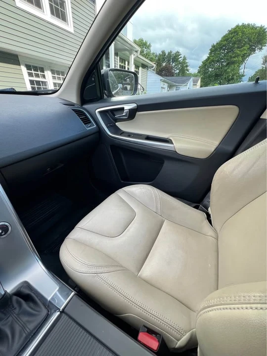 2017 Volvo XC60 1st Gen - Image 7 of 14