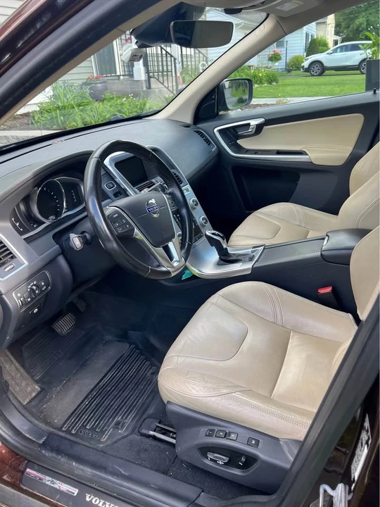 2017 Volvo XC60 1st Gen - Image 9 of 14