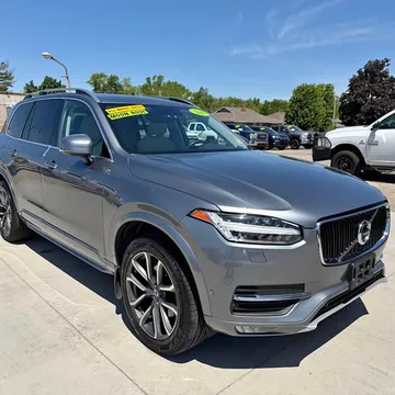 2017 Volvo XC90 T6 Momentum Sport Utility 4D