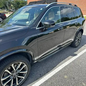 2017 Volvo XC90 T6 Momentum