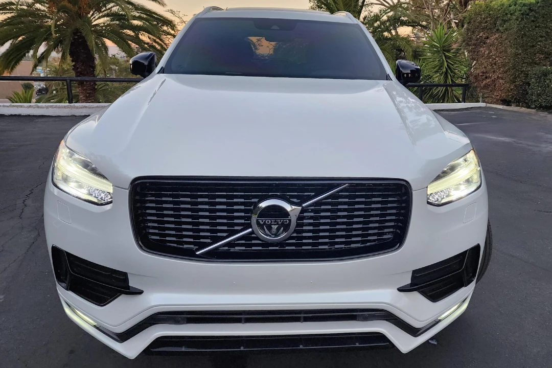 2017 Volvo XC90 2nd Gen - Image 2 of 31