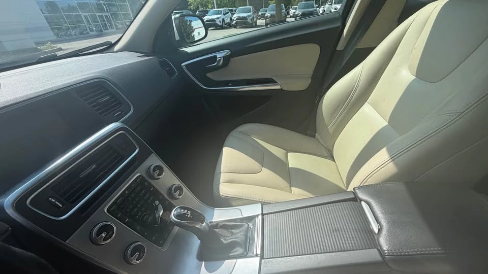 2017 Volvo S60 2nd Gen - Image 7 of 8