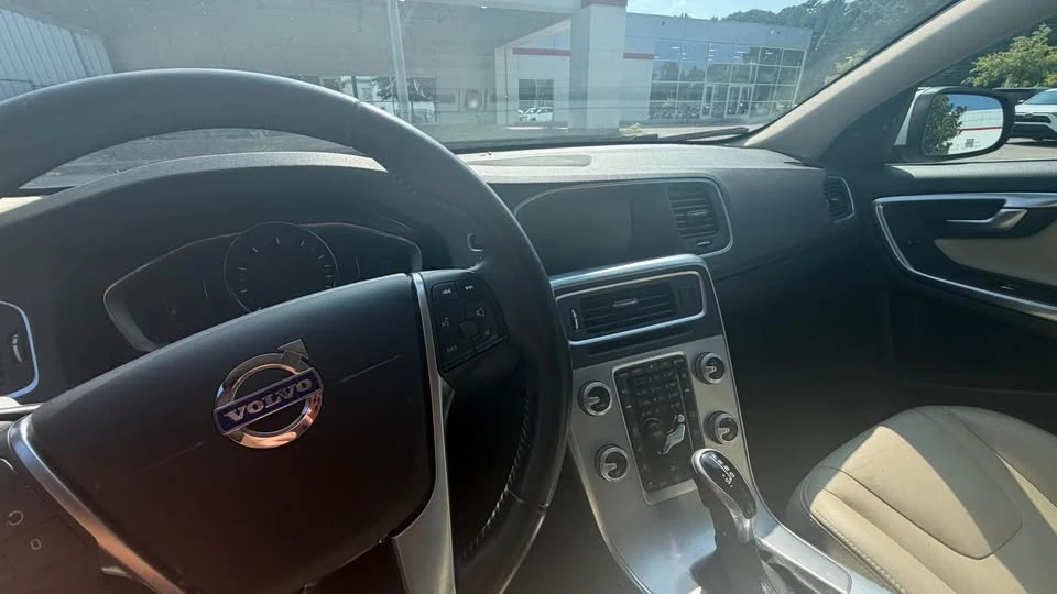 2017 Volvo S60 2nd Gen - Image 6 of 8
