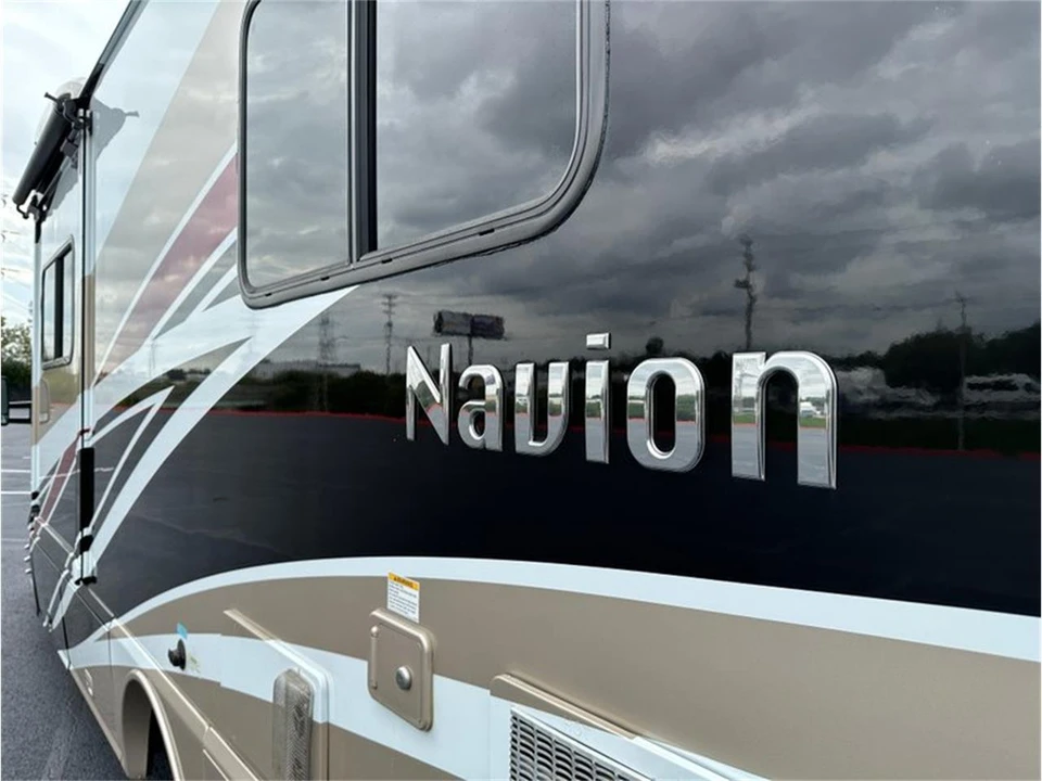 2017 Winnebago - Image 7 of 31