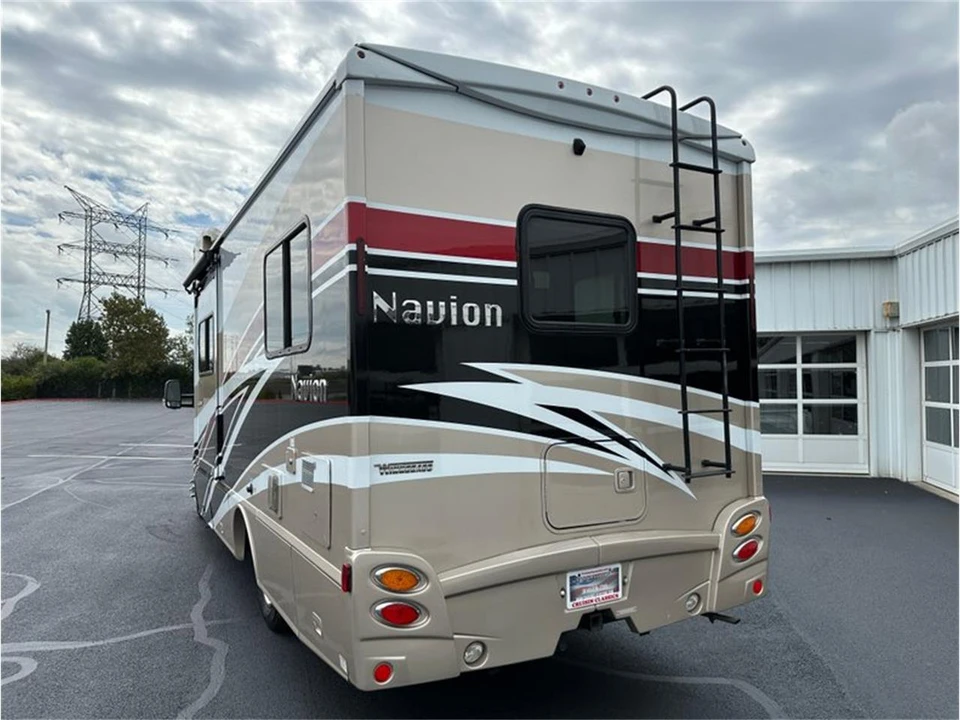 2017 Winnebago - Image 10 of 31