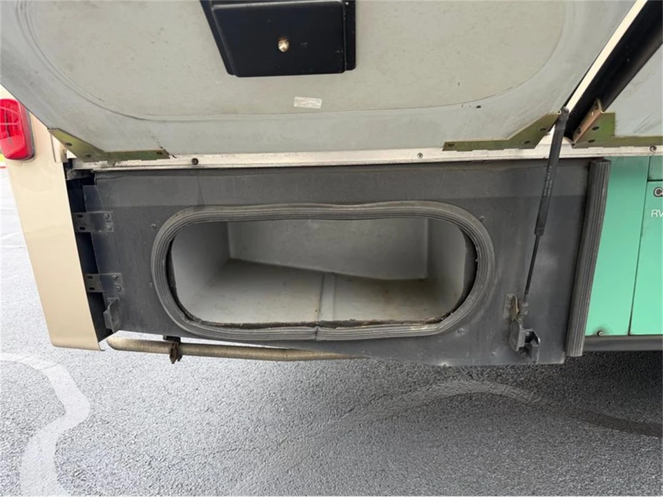 2017 Winnebago - Image 19 of 31
