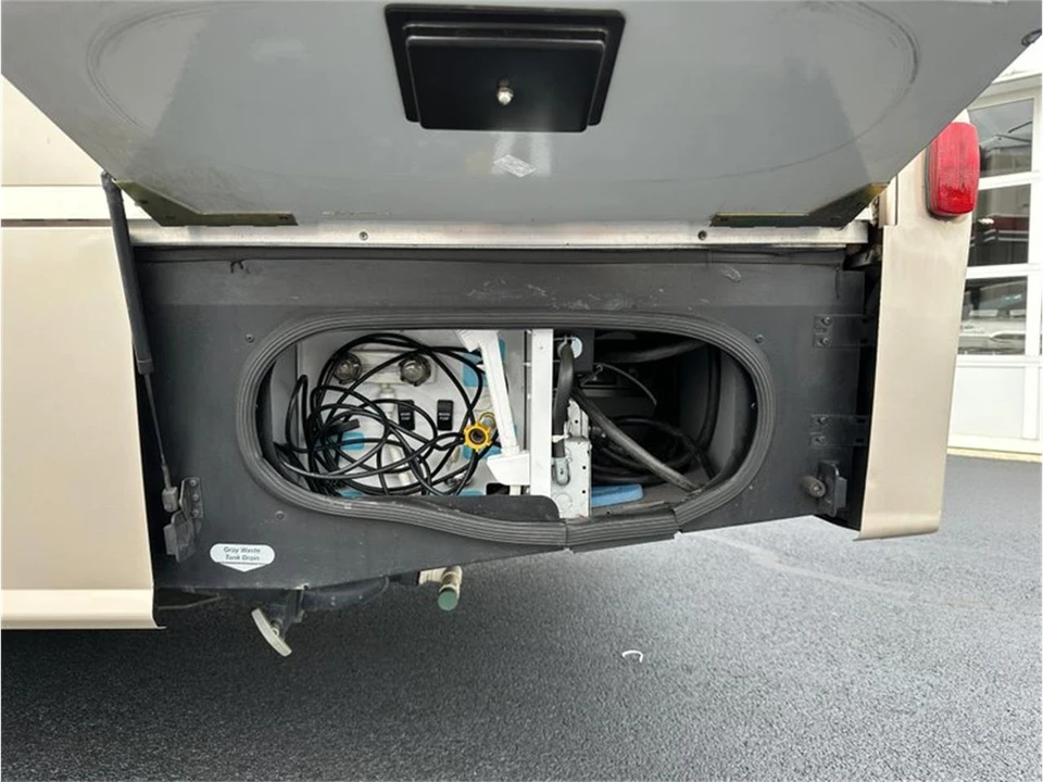 2017 Winnebago - Image 8 of 31