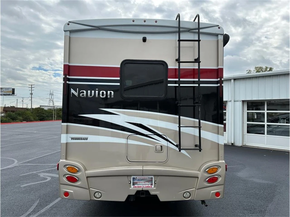 2017 Winnebago - Image 11 of 31