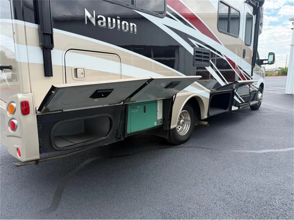 2017 Winnebago - Image 18 of 31