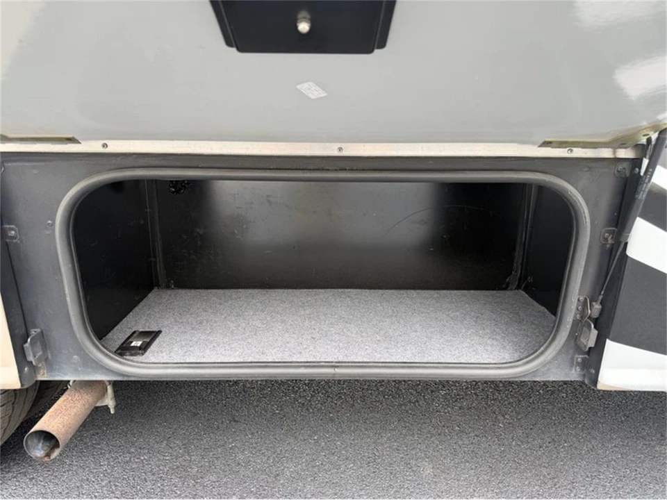 2017 Winnebago - Image 21 of 31