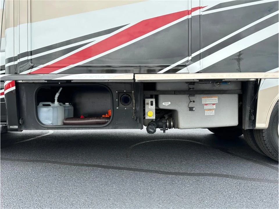 2017 Winnebago - Image 6 of 31
