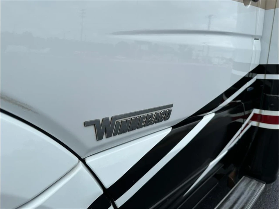 2017 Winnebago - Image 3 of 31