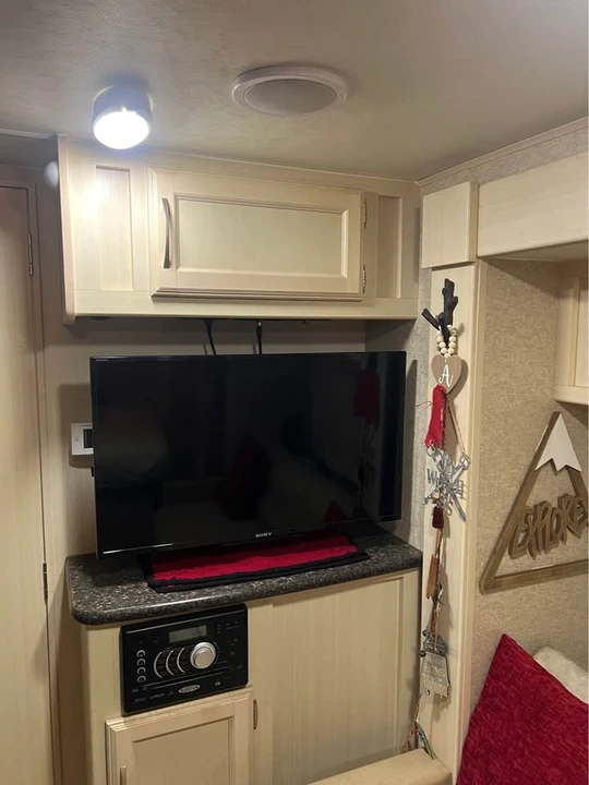 2017 Winnebago - Image 8 of 10
